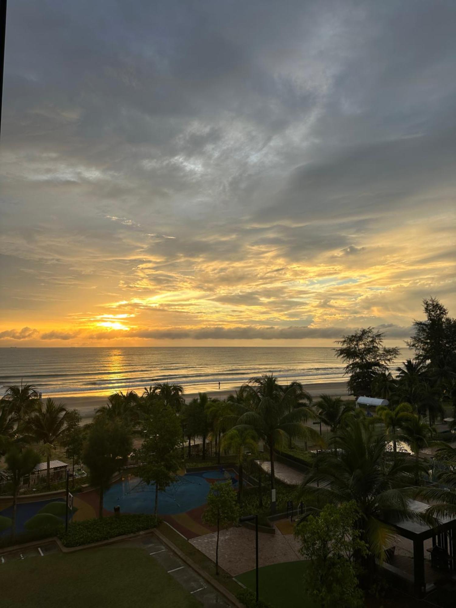 Timurbay Anda Kuantan Esterno foto